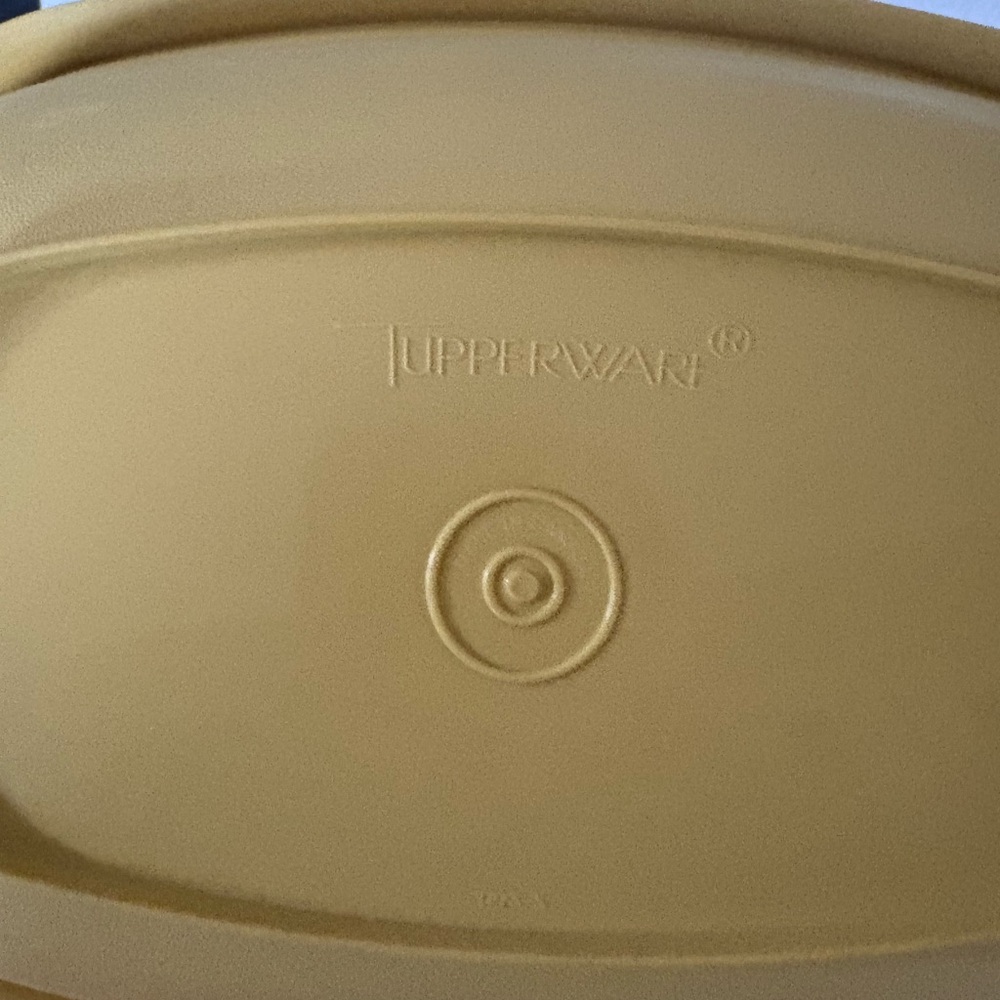 Tupperware Yellow Food Storage Container - Picture 4 of 7